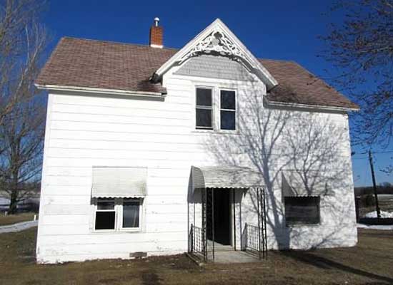 Diamond Kote® - Home Transformations - Rooster Red Farmhouse - Before Diamond Kote® - Home Transformations - Rooster Red Farmhouse - Before