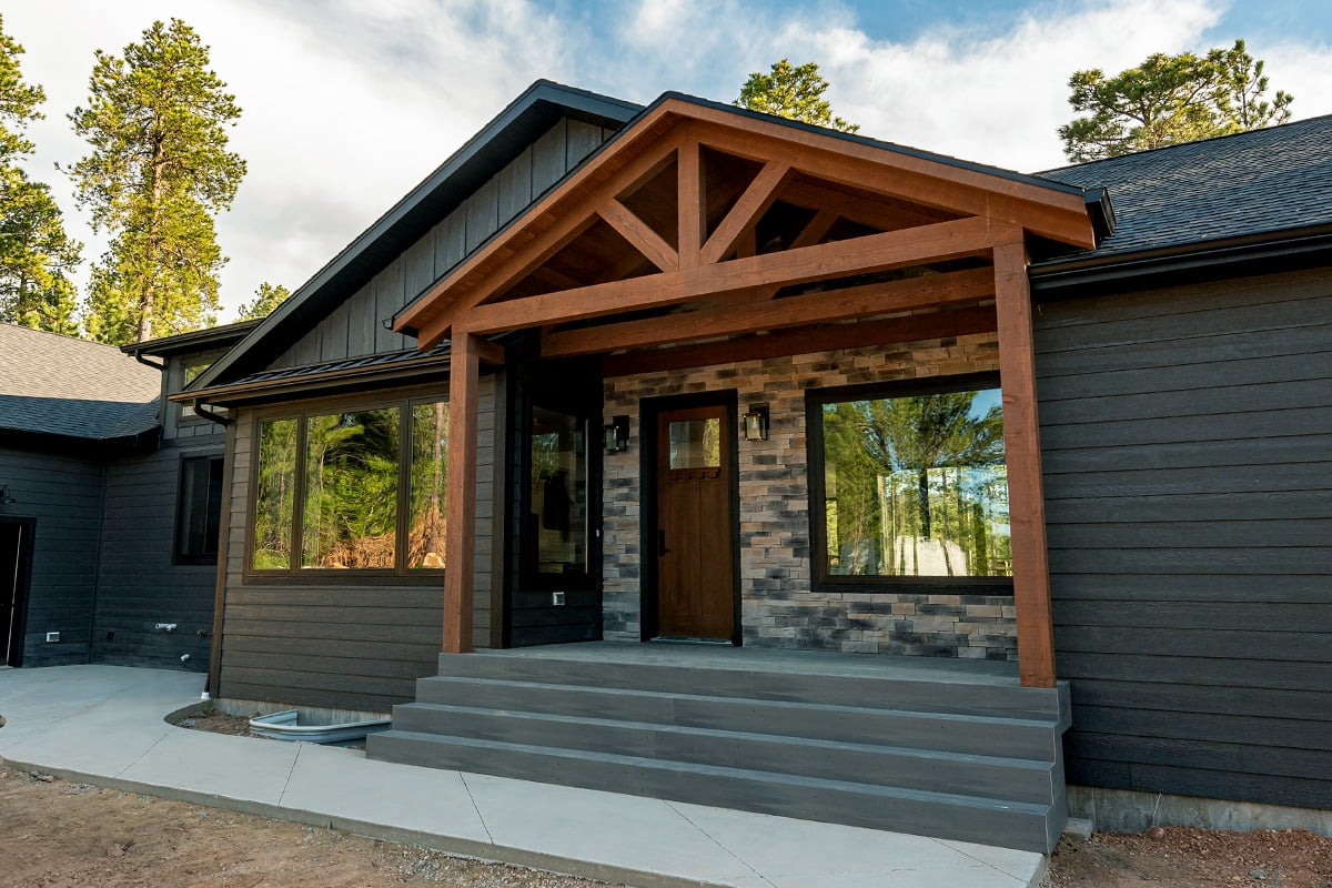 Blackish House sideA、sideB Black Hills Abode - Diamond Kote® Siding System