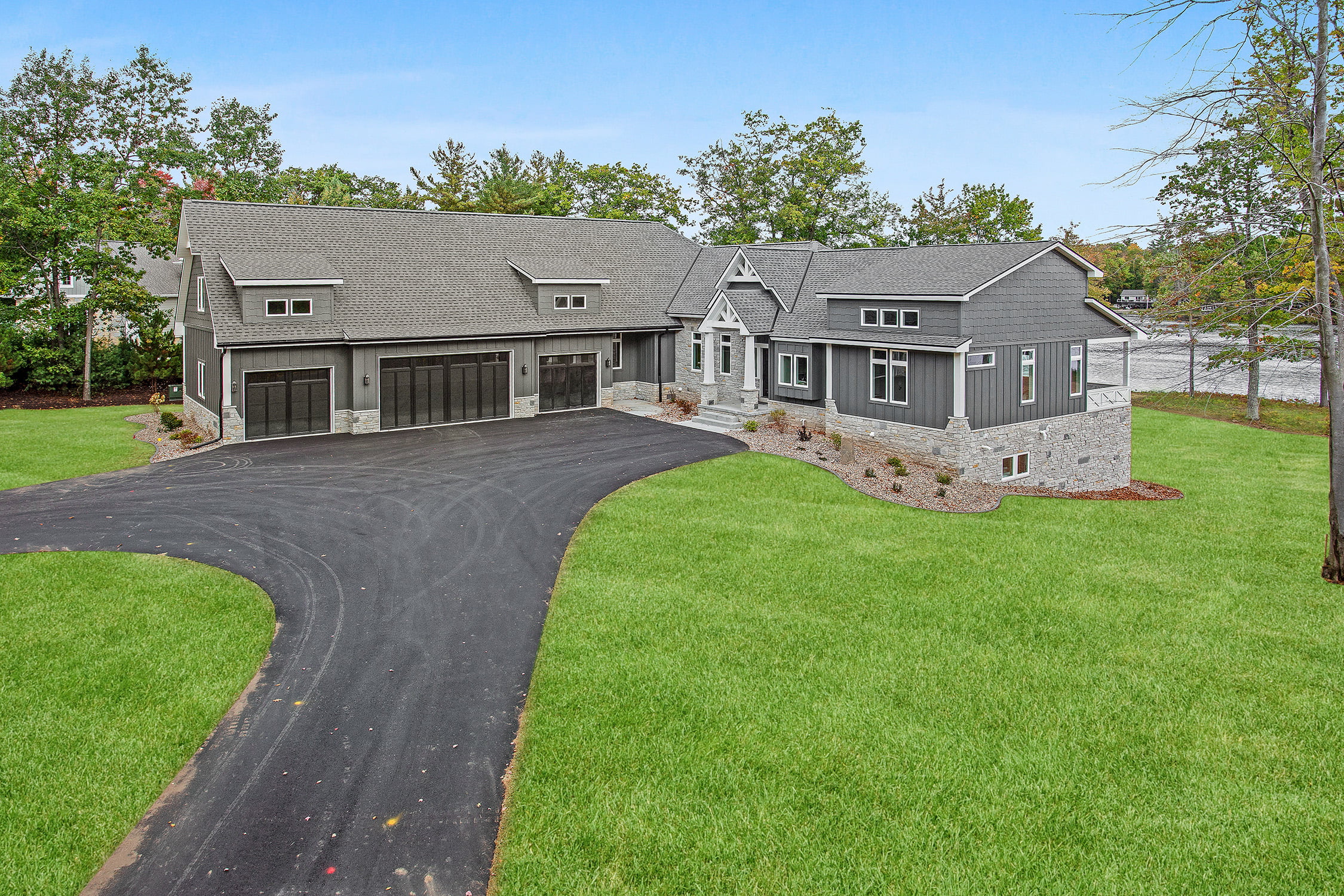 diamond kote smoky ash, board and batten, shake siding